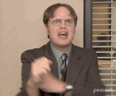 Abschluss-GIF: Dwight Schrute aus The Office jubelt begeistert